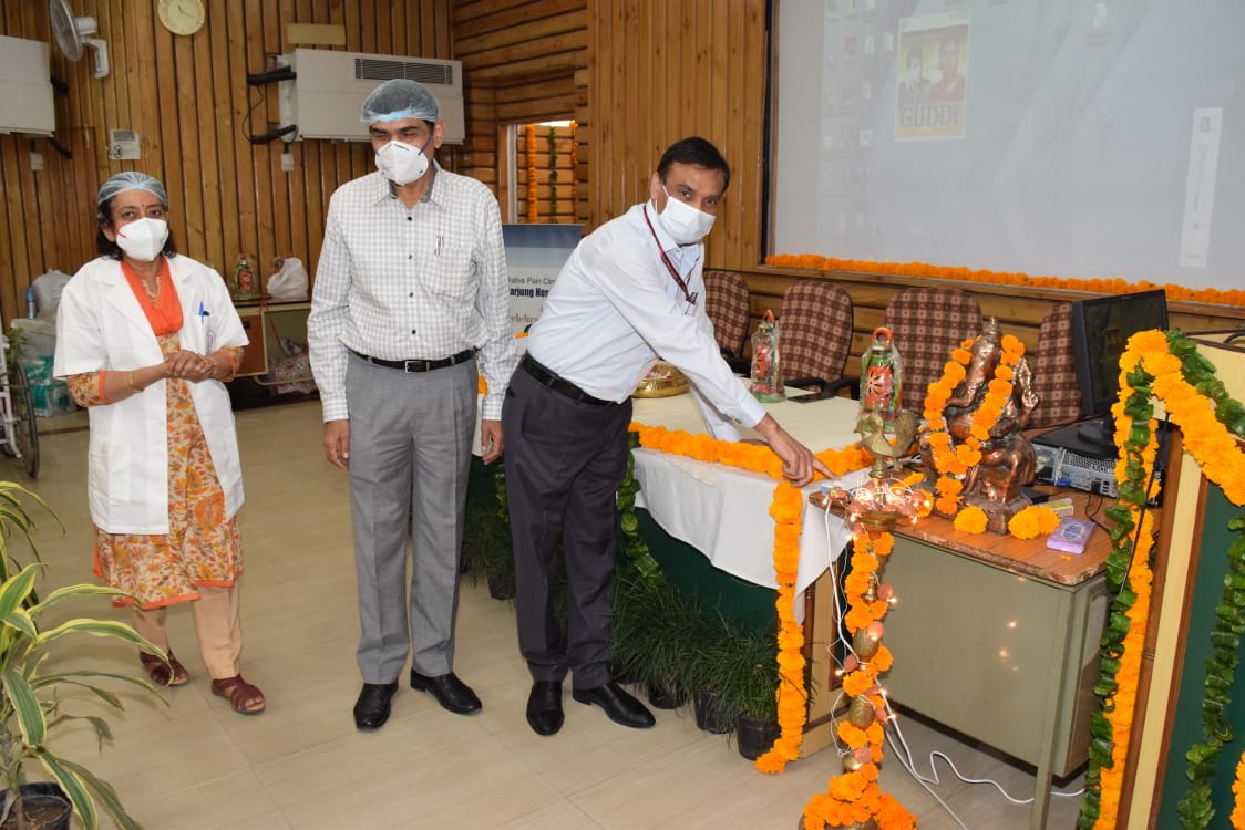 World hospice and palliative care day was celebrated @SJHDELHI to create awareness for general public by Palliative&Pain Care Unit, Dept of Anaesthesia.Dr SV Arya, Medical Superintendent supported the cause and appreciated the efforts of the team towards making pain free hospital