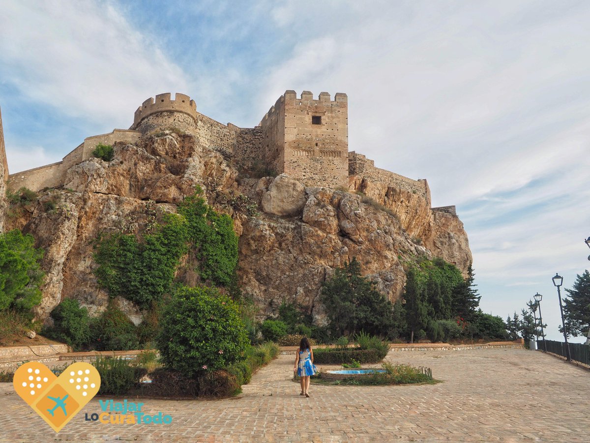 viajarlocura's tweet image. La red de Miradores del cielo nos permite ver #Salobreña desde lo alto,aunque no sin (algo) de esfuerzo 🥵Pero merece la pena, creedme 😘Desde el castillo al mirador de Enrique Morente al atardecer. Y si no te apetece andar, siempre te quedará la terraza del MIBA😏 #ViveSalobreña
