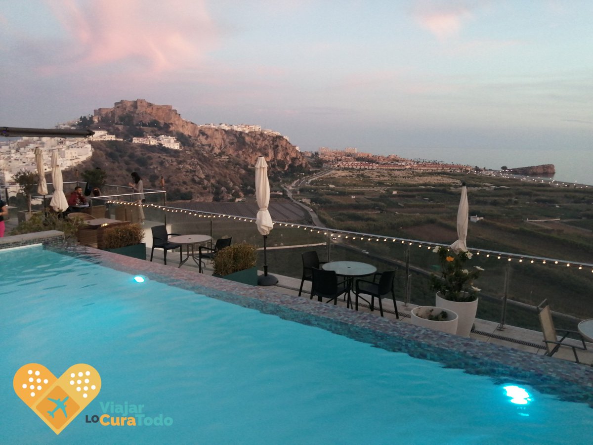 viajarlocura's tweet image. La red de Miradores del cielo nos permite ver #Salobreña desde lo alto,aunque no sin (algo) de esfuerzo 🥵Pero merece la pena, creedme 😘Desde el castillo al mirador de Enrique Morente al atardecer. Y si no te apetece andar, siempre te quedará la terraza del MIBA😏 #ViveSalobreña