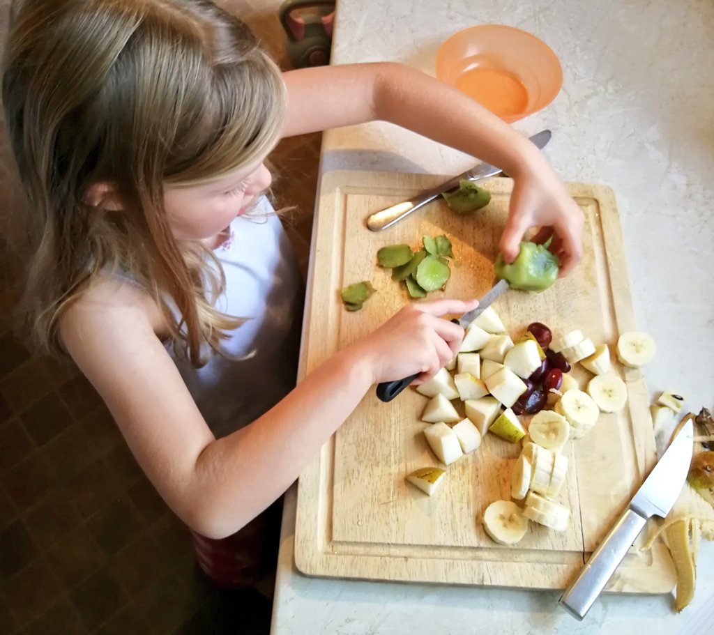 jude_starkey's tweet photo. Heidi getting stuck in to her well-being challenge by make her own healthy breakfast with lots of fruit... Easily going to smash 5 portions today! @FairfieldAcad #DRETyoureAstar #Wellbeing #healthykid https://t.co/TjWkQthwfM