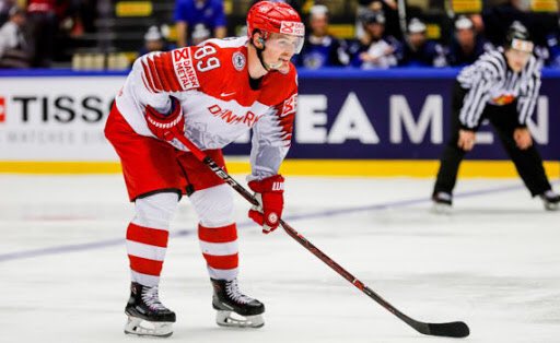 Til dem, der har glemt, hvilken vej en hockeystav skal vende #dkpol #isdk #bladetpåisen