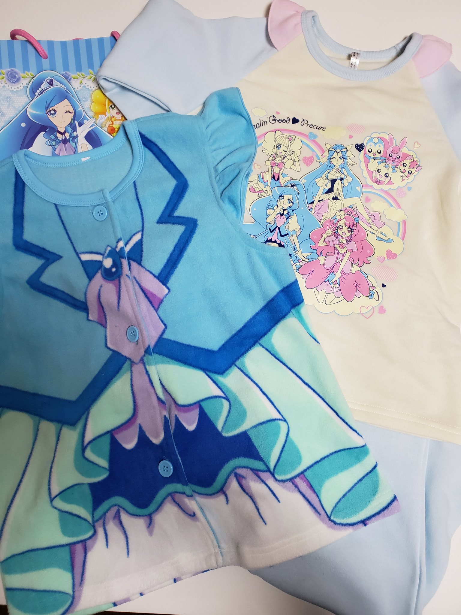 めぐ 娘6 4歳 息子4 7歳 しまむらのプリキュアパジャマ 今日の広告で急いで買ってきた 105センチの身長の子が1センチのパジャマ着てます 可愛いわぁ しまむら プリキュア T Co Dcrwvdy3ie Twitter