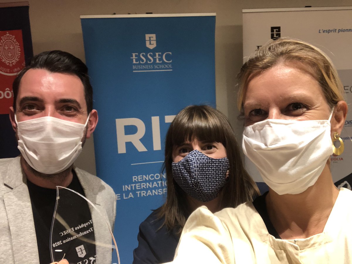 La <a href="/Cnav_actu/">cnav_actu</a> reçoit l’1 des trophées <a href="/essec/">ESSEC Business School</a> de la #transfo pr son programme d’intra #lapetiteEntreprise. Merci <a href="/essec/">ESSEC Business School</a>. Merci <a href="/renaud_villard/">Renaud Villard</a> pr son sponsoring, merci à ts les partenaires internes (DRHT, DSI, Com, métier). GO pr l’incubation portée par la team de @BaptisteAuric