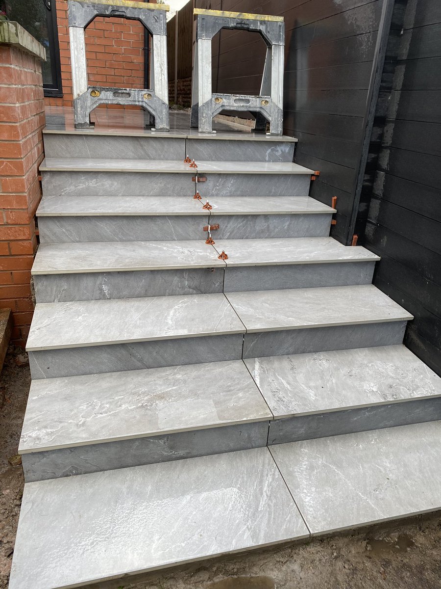 pdgstonecraft's tweet photo. Not been the best weather for laying porcelain &amp; with water cascading down someone else’s step footings it was to say a bit of a challenge, got there in the end &amp; l’m very pleased #porcelain #fugabella #fugapave #pedalo #washboy #northwest #paving https://t.co/yxQwC7var6