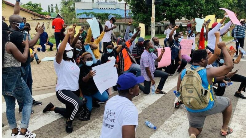 What’s happening in  #Namibia &  #Nigeria? THREAD  The Nigerian youth plead to the government to abolish the police unit Special Anti Robbery Squad. SARS is known to attack, rob, rape and kill innocent citizens in the name of protecting the country.  #EndSARS  #BlackLivesMatter  