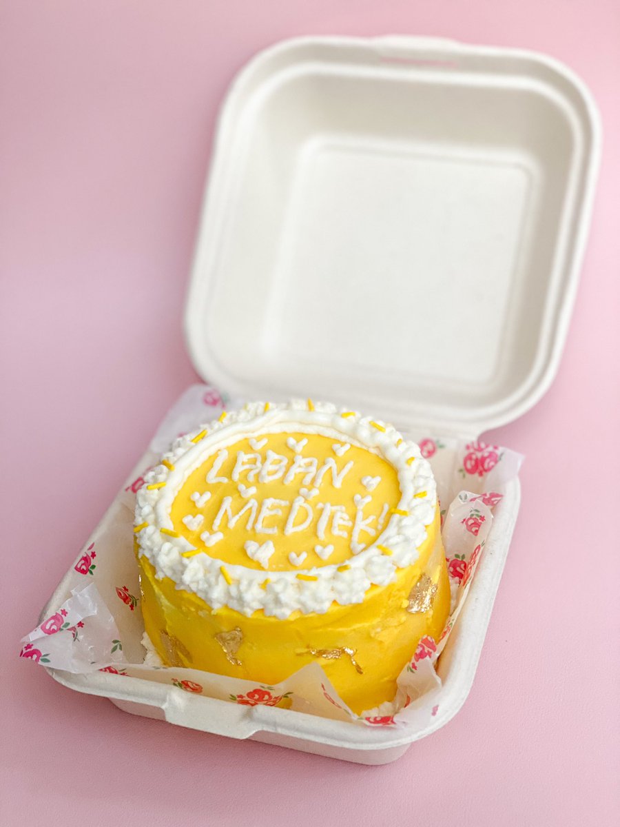 iamfilconey's tweet image. Baked a kawaii cake for all my students who will be taking their first ever online Midterm Exam next week💛 Miss seeing all of you in person! ✨ God bless on your exams! #LabanMedtech