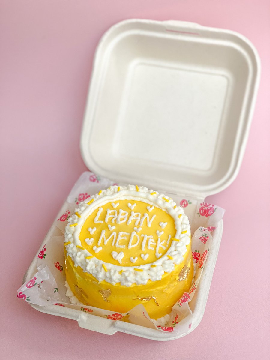 iamfilconey's tweet image. Baked a kawaii cake for all my students who will be taking their first ever online Midterm Exam next week💛 Miss seeing all of you in person! ✨ God bless on your exams! #LabanMedtech