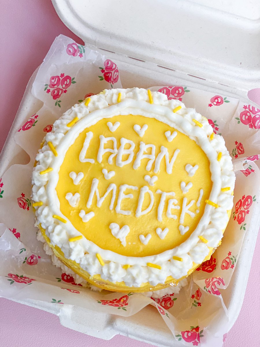 iamfilconey's tweet image. Baked a kawaii cake for all my students who will be taking their first ever online Midterm Exam next week💛 Miss seeing all of you in person! ✨ God bless on your exams! #LabanMedtech