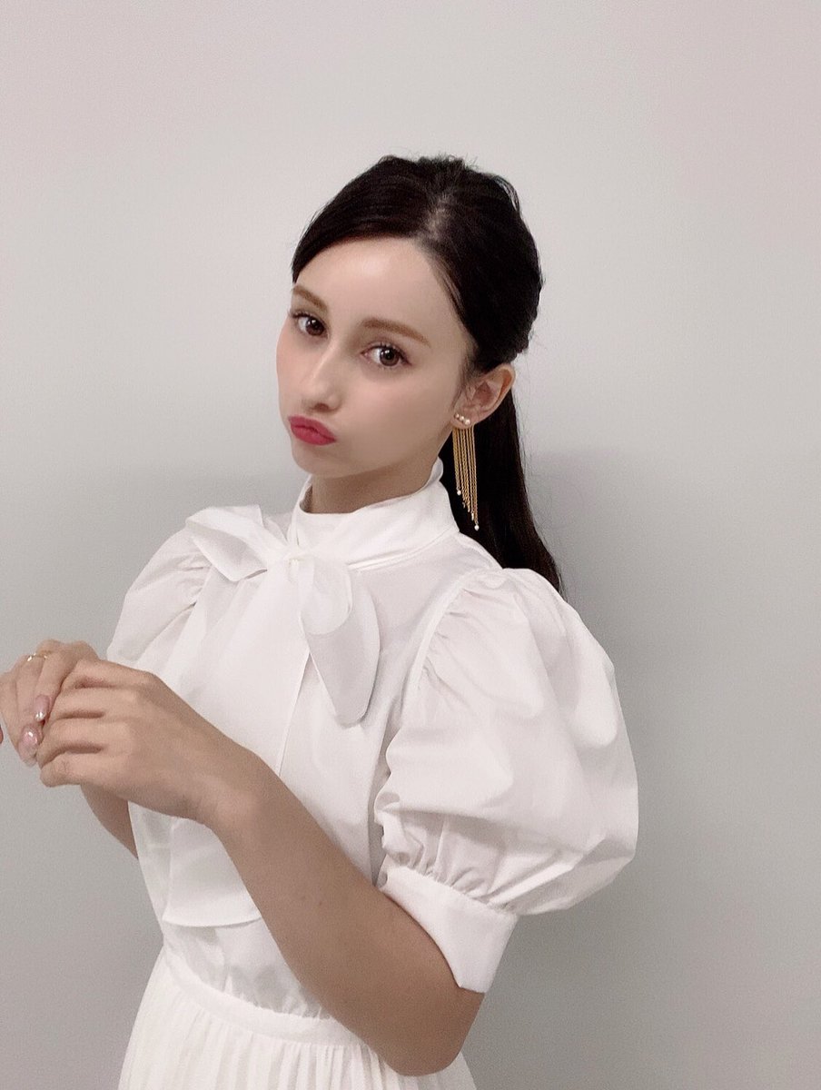 ダレノガレ明美 昨日の衣装も ワンピース Snidel Official ピアス Dior スタイリストさんは Etsuyo725 さんです いつもありがとうございます 購入しようとしたら色違いで予約済みでした