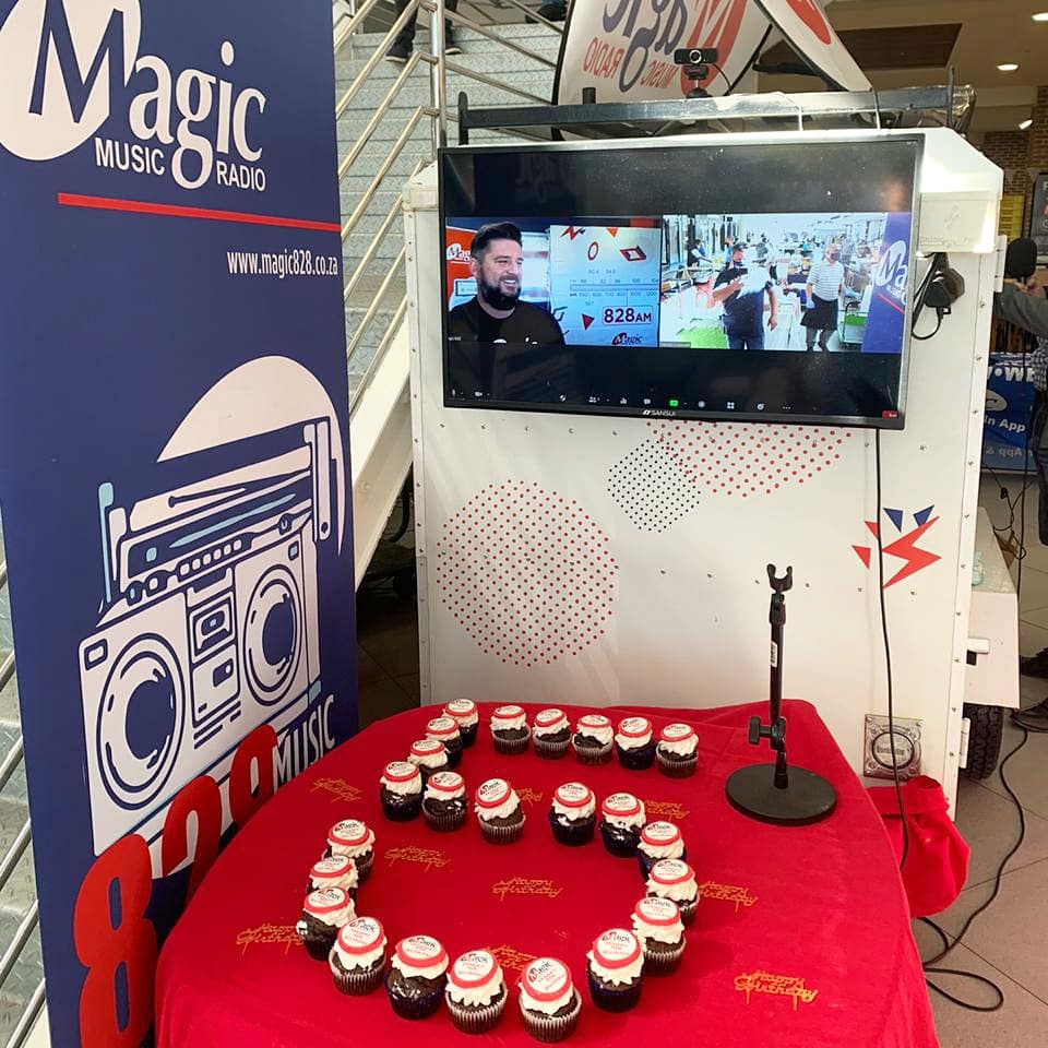 I'm on your wireless and interweb this morning on @Magic828Music AND in your favourite mall.. <a href="/WillowbridgeSC/">Willowbridge Centre</a> until 12 midday! Come down &amp; say Hi, wave at the webcam &amp; win some great prizes 🥳🎙