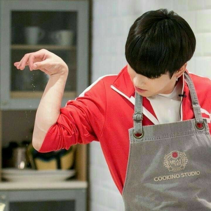 MinhobiDynamite's tweet image. Hoy Army aprendió a hacer  Pan, Donas, Pasteles, panqueques, Dumplings, Arepas, Pizza, Galletas, Cupcakes , Pollo frito, Cheesecake, Ice cream y limonada.

Ahora somos  alta calidad en la cocina, orgullosa de mi familia Army.

 #아미  #MapOfTheSoulOne #MOTS_ONE