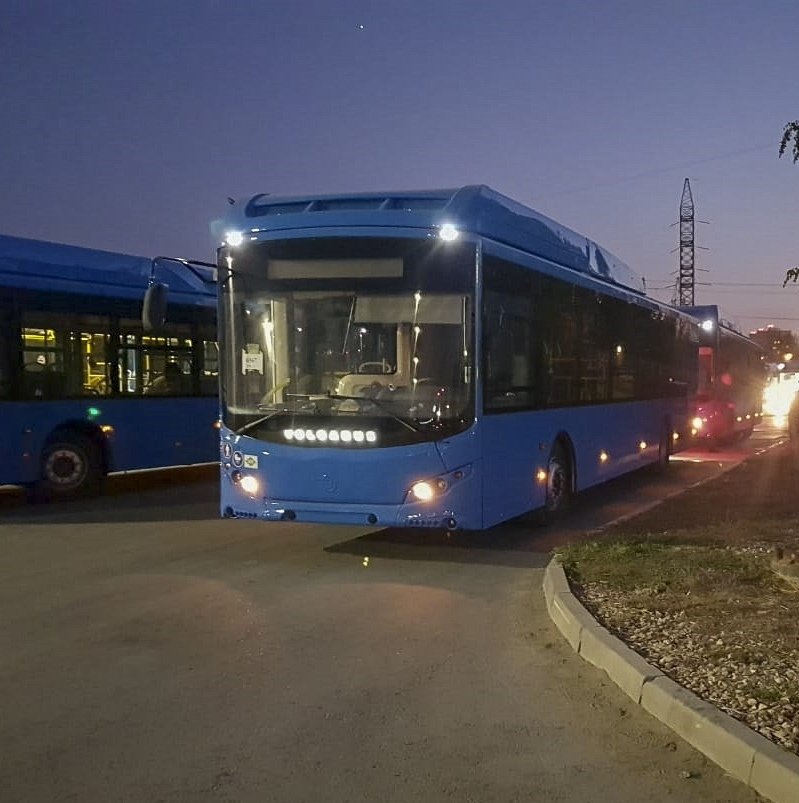 RussianPatrio17's tweet photo. The first photos of ready-made #Volgabus 5270G2 buses for #Novokuznetsk at the factory in #Vladimir. In total, the #Piteravto ordered 136 such buses. https://t.co/3LgXd1ksO4