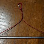 ダイソーの自撮り棒を使って伸縮式ハンガーを自作!ポケットにも入ってキャンプに便利!