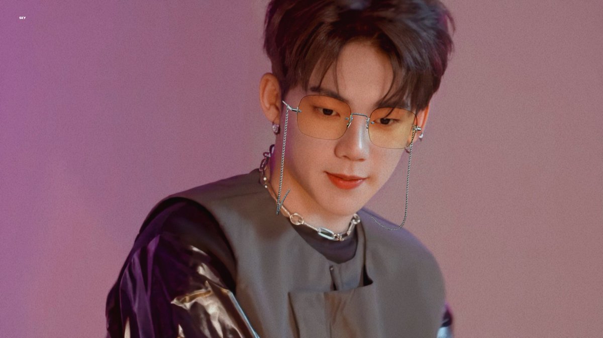 When I say CHS with exposed forehead can make you swerve, I ain& #39;t lying.  @treasuremembers- a thread -P.S. : All of the pictures are not edited by me. I just saw them here at Twitter. Credits to the owners