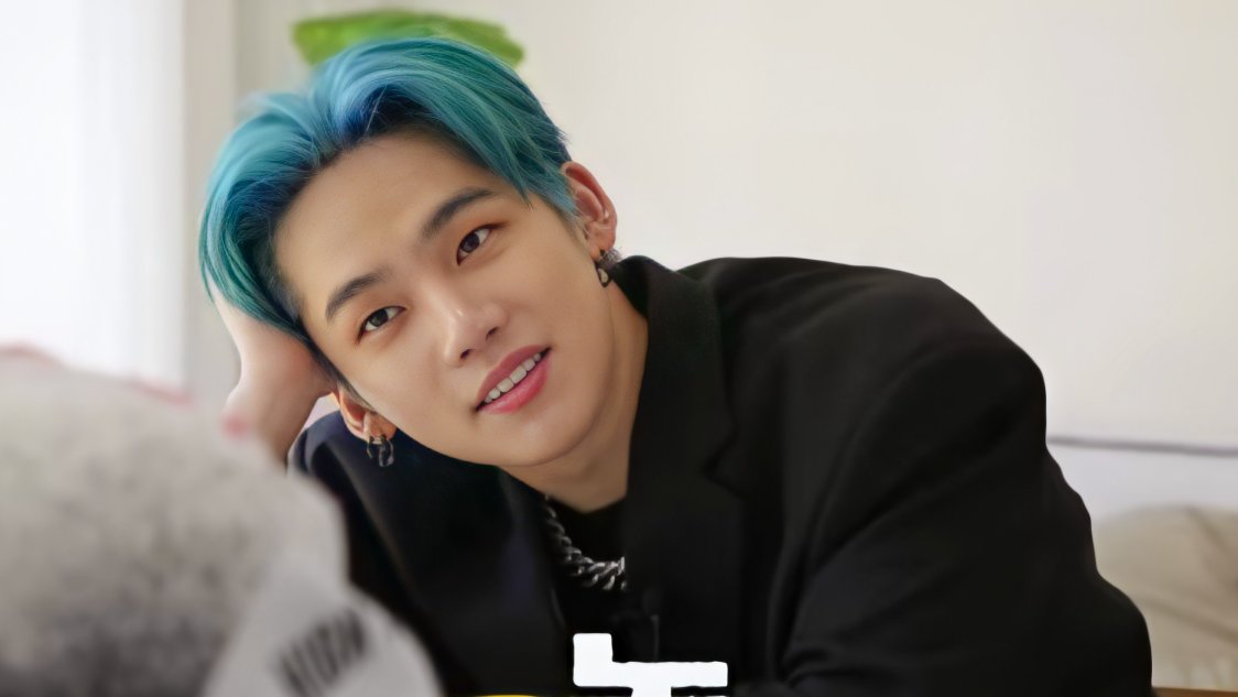 When I say CHS with exposed forehead can make you swerve, I ain& #39;t lying.  @treasuremembers- a thread -P.S. : All of the pictures are not edited by me. I just saw them here at Twitter. Credits to the owners