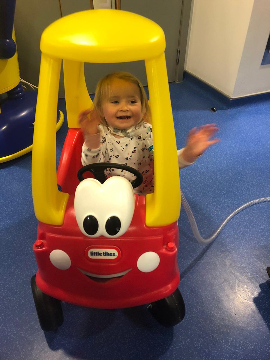 PlayTeamRLH's tweet photo. What an amazing week we have had for #playinhospitalweek here are just a few pics of what we got up to, from sensory play to balloons and lots more in between! Remember continue to spread the word about the #powerofplay @nahpsofficial @starlight_uk #playwelltoether 😀 https://t.co/xt0SpjmPfN