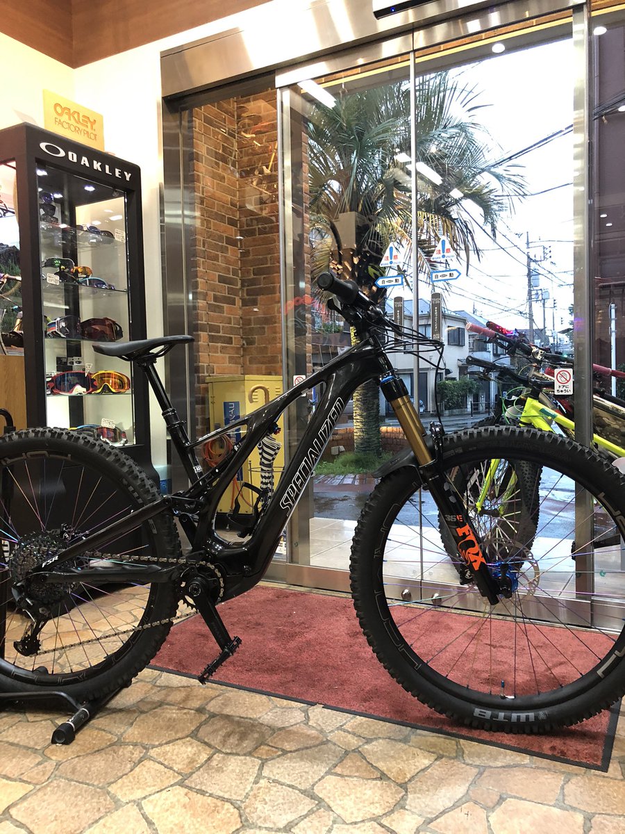 astbikes's tweet photo. お待たせ致しました。
#ebike
#カスタム
完成です。
#foxracingshocks 
#factory36froat29enike+
#bikeyoke
#revivemax
#magura
#mt5
#onyxhubs
#formosacarbonrims 
#pillersporks 
#deitycomponents 
#astbikes
#astforest
#光が丘公園
#練馬
#成増
#板橋
#和光市
#秩父市 https://t.co/FCkQWLrtk1