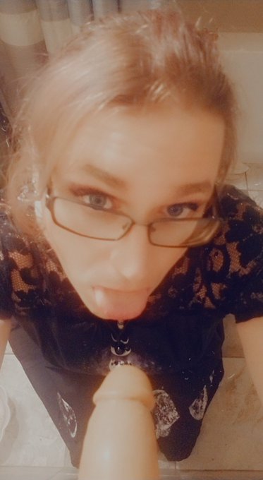 New toy to play with 💋 #crossdressing #oral #sextoy https://t.co/2DDExM20nh<a href="/tag/crossdressing"class="tags">#crossdressing</a><a href="/tag/oral"class="tags">#oral</a><a href="/tag/sextoy"class="tags">#sextoy</a>
