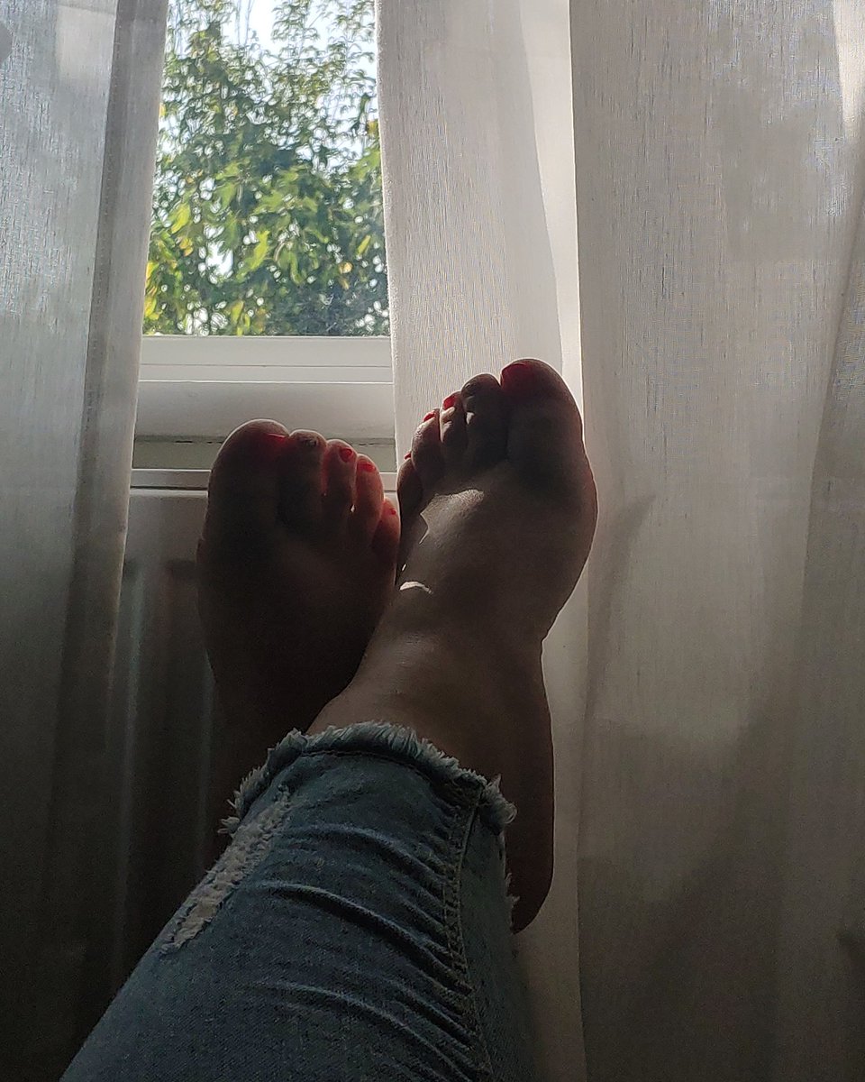 ChubbyFeet89's tweet photo. It's my birthday make my day amazing...

#feetlicking #feetingbuying #feetuk #feet https://t.co/HQ3KFfkBX9