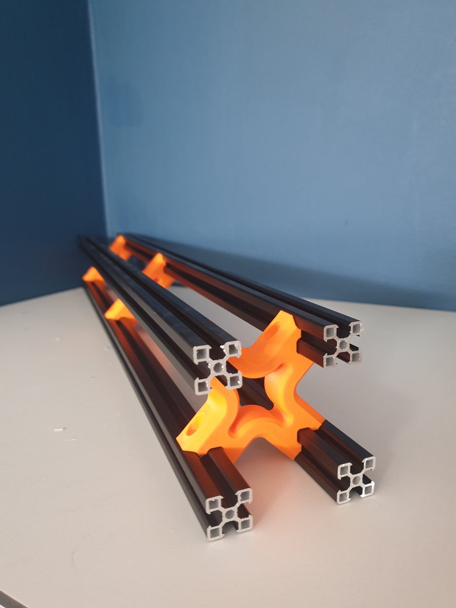 MakerGal3D's tweet photo. Estamos diseñando un sistema de unión de perfiles con piezas impresas, usando un concepto similar al del youtuber Alexandre Chappell. Que os parece???
#aluminio #perfildealuminio #truss https://t.co/XtRNe5qo0s