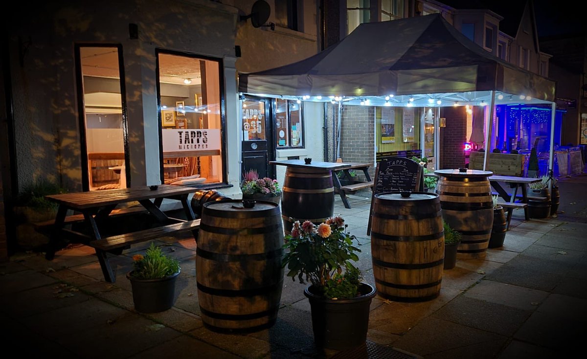 Come and get out the rain, with our new covered drinking area to meet friends. #SociallyDistanced of course. 

#MicroPub #NorthWales #ConwyCounty #Llandudno #SociallyDistancedDrinking #NoCrappAtTapps