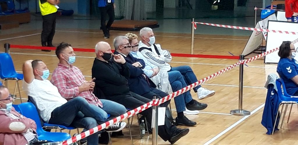 r_czarnecki's tweet image. W zacnym towarzystwie Jana Sucha (z lewej,102 razy w reprezentacji 🇵🇱) oraz Mirka Jamroza -członka Zarzadu PZPS i wiceprezesa Podkarpackiego ZPS w gościnie u #Developres Rzeszow  i prezesa Marek Pieniazek @e1_Moneta na meczu z @LegionoviaSA  (3-0) @PolskaSiatkowka @PlusLiga_
