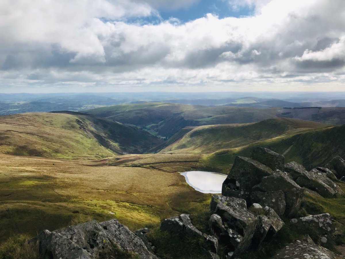 MindOMountains's tweet photo. From the glorious Berwyn Hills you can see almost 360 degrees. Always quiet, and never disappoints even on the windiest, wettest of days

The whole area is a spectacularly peaceful place and great for resetting if you’ve had a stressful time.

@chrisspray
#MyLockdownView https://t.co/J1s07iw1KA