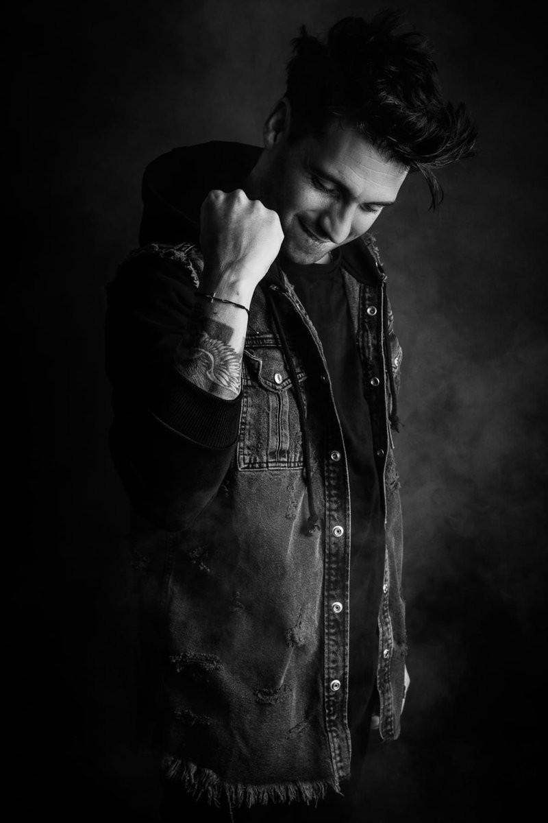 Hoy ha venido a divertirse al avispero @taaokross 
La verdad, y no siempre me pasa, que ha sido un rato súper agradable. He conocido a un chico cercano, educado, pero sobretodo, buena gente. Así que en mi avispero tendrás siempre tu casa. 
Un abrazo enorme.