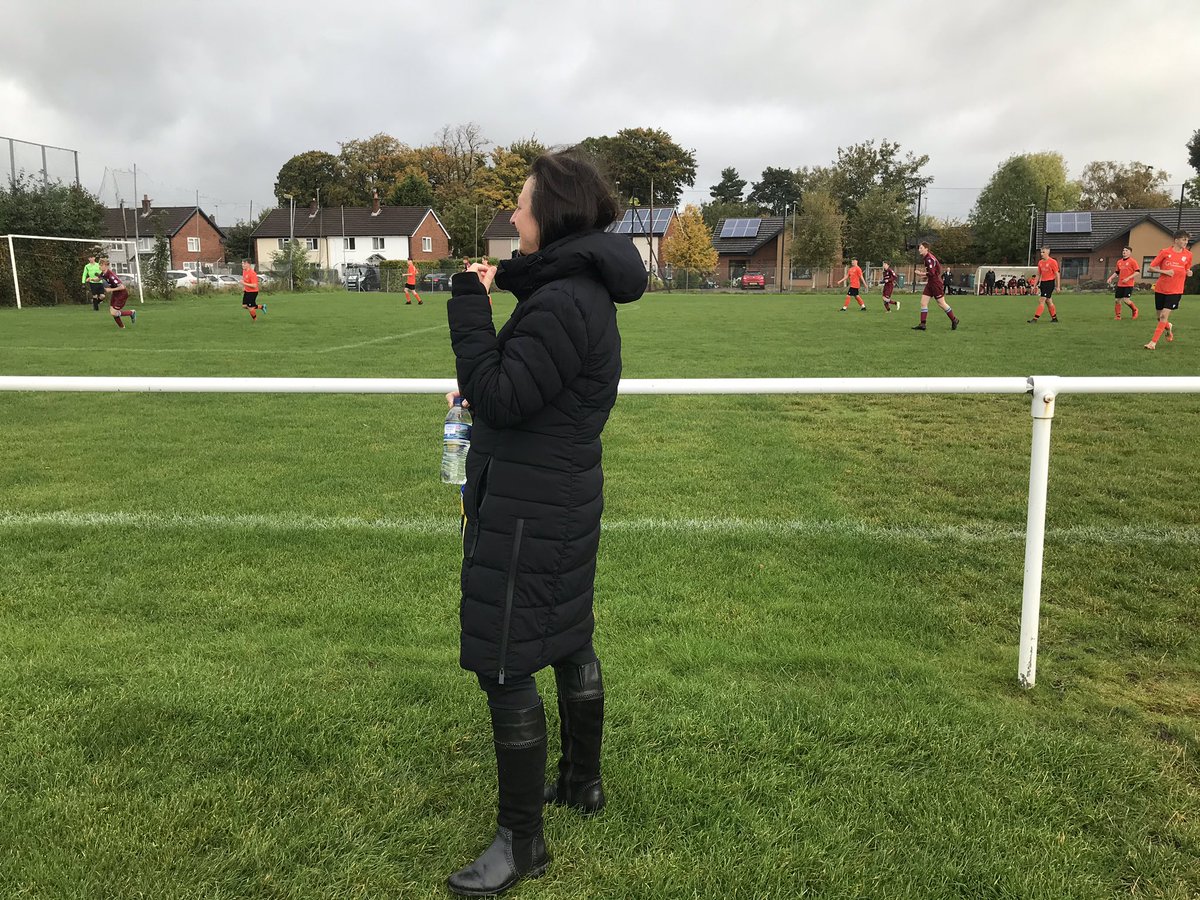 JaneRemmer's tweet photo. @livuniphyssci taking part in steps challenge for world mental health day today. Decided to walk to football. Hope the rain keeps off. #spslivunisteps https://t.co/h5nmClMJzb