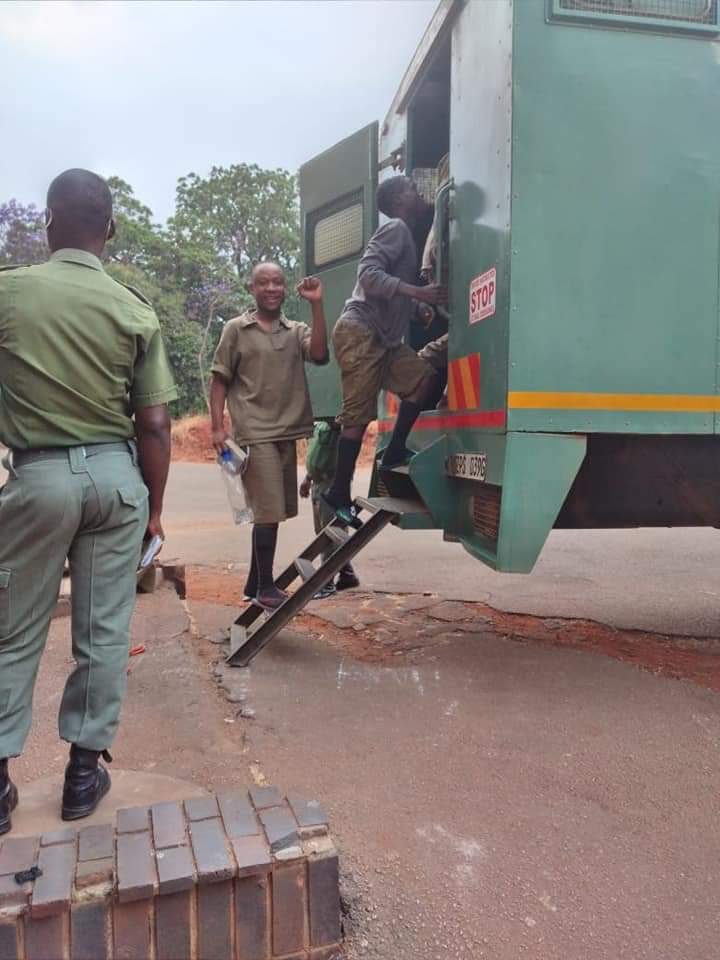 BushPilotZW's tweet photo. Youths in Africa are revolting. Step by step like the #ArabSpring we shall over come. Today I stand with Nigerians in their protests against Police brutality. The fire 🔥 keeps growing until the hard-men are defeated.  
#EndSARS 
#ZimbabweanLivesMatter https://t.co/KtHJ6Qswyv