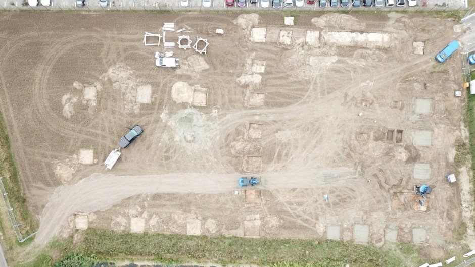 Bedrijventerrein Metal Valley in Drunen krijgt er weer een prachtig pand bij. <a href="/TuinhoutC/">Tuinhout Compleet</a> laat hier namelijk door <a href="/willynaessens/">Willy Naessens Group</a> een compleet nieuw bedrijfspand bouwen met aluminium gevelelementen waaronder kozijnen en vliesgevels van JM van Delft &amp; zn! bit.ly/34Mwzc2