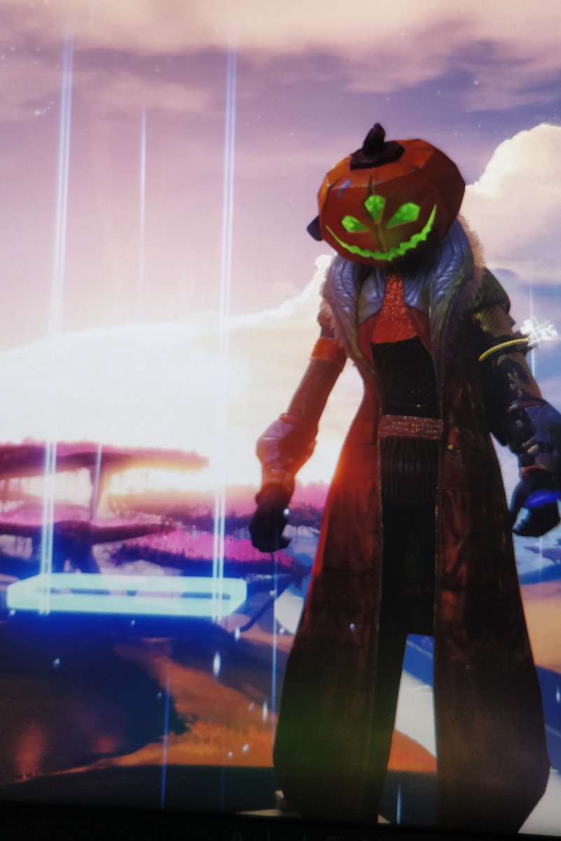 digibert77's tweet photo. Some pumpkin heads just can't be happy. #FOTLFashionShow @Bungie https://t.co/GPLoyjN7wJ