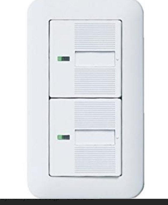 金持ちの電気のスイッチ　左  貧乏な電球スイッチ　右  僕は、右　みんなは、どっち？ https://t.co/qoV4jl6k2q