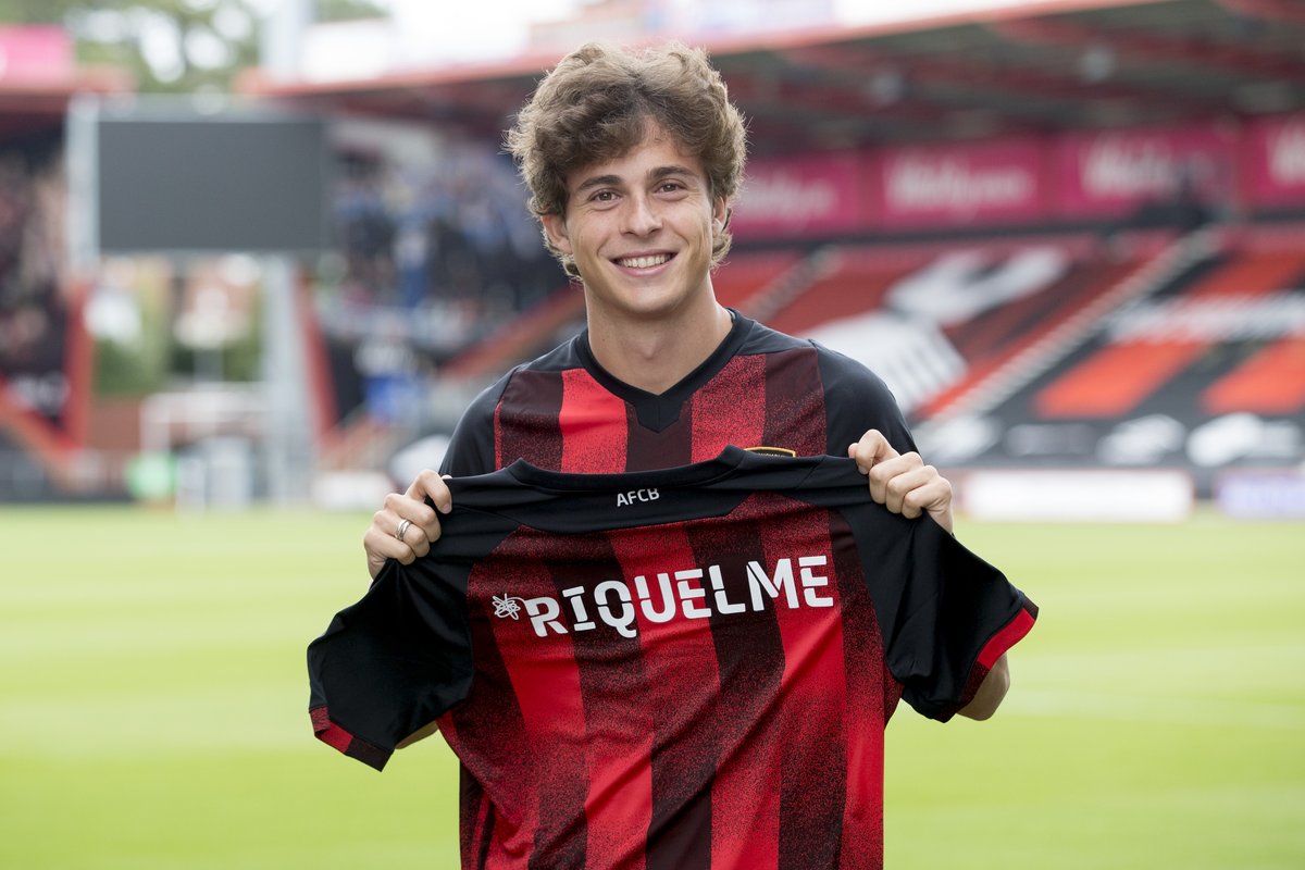 Anyone fancy a competition? 😏 We've got a signed @rororiquelme10 shirt to give away this weekend! Just 𝗿𝗲𝘁𝘄𝗲𝗲𝘁 and make sure you 𝗳𝗼𝗹𝗹𝗼𝘄 us to be in with a chance 🤩 #afcb 🍒