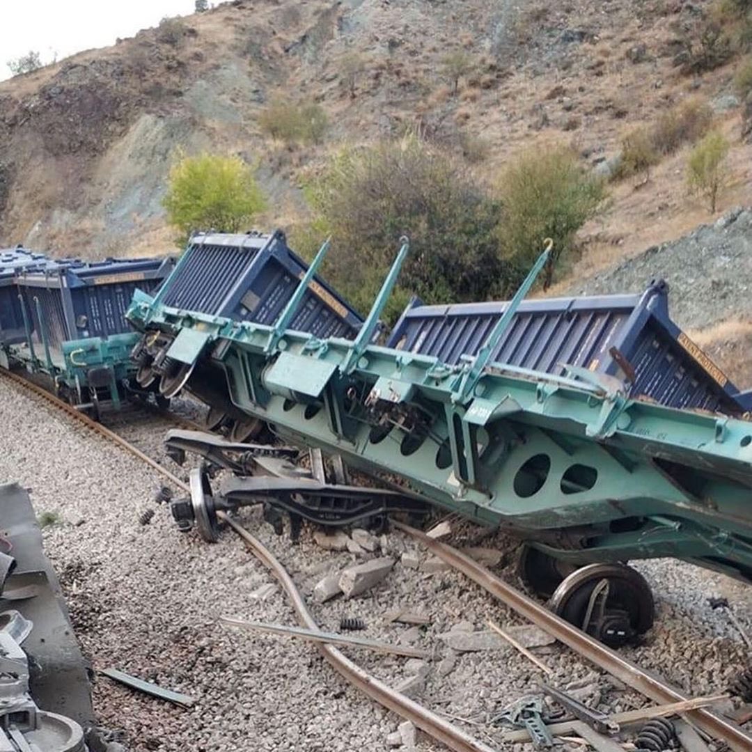 AhidAnkara06's tweet photo. Ankara Kalecik'te meydana gelen tren kazasında hayatını kaybeden vatandaşlarımıza Allah'tan rahmet, yaralı vatandaşlarımıza acil şifalar diliyoruz. Geçmiş olsun...

@HilmiYaman06 https://t.co/IxTEUAKWFv