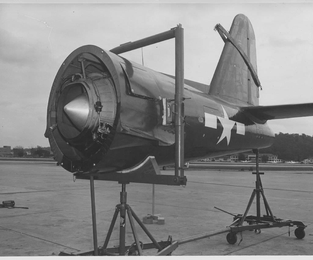 In this image of the jet installation the tail section looks disturbingly like the Stipa-Caproni Flying Barrel, and you have no idea how frustrated I am that nobody followed up on that hint...One thread would not be enough.