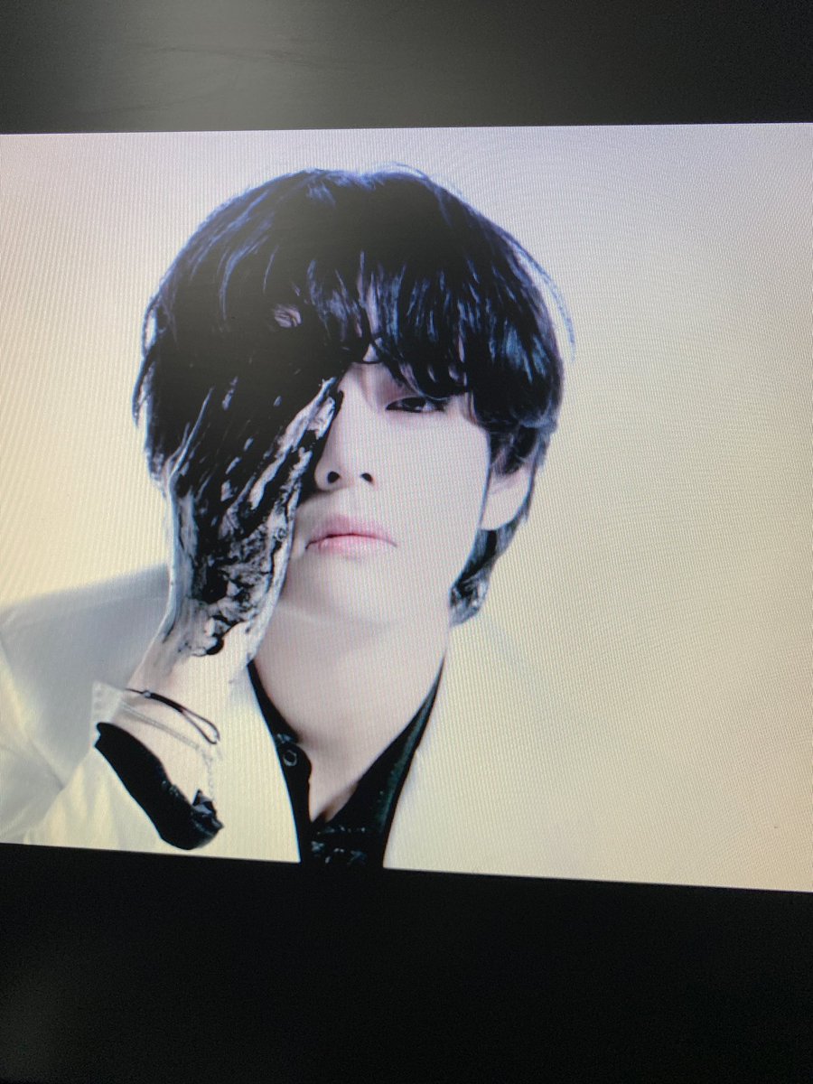 Elenawidaehan's tweet photo. До свидания @BTS_twt #bts https://t.co/iK8lvcEkSz