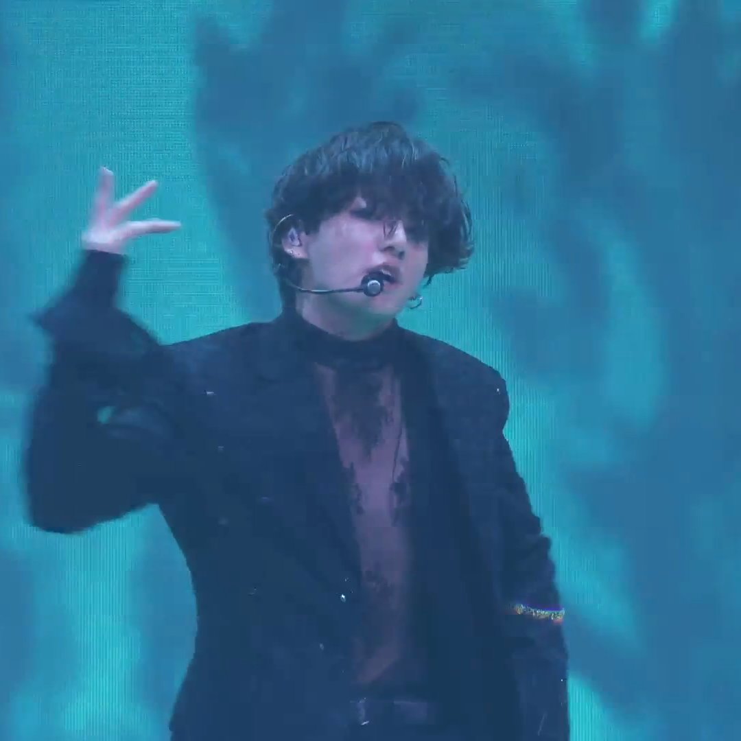 tonvight's tweet photo. JUNGKOOK CON TRANSPARENCIA:¿$%#¿#!*&amp;"¿%@*%@€% https://t.co/A4UvuLM39G