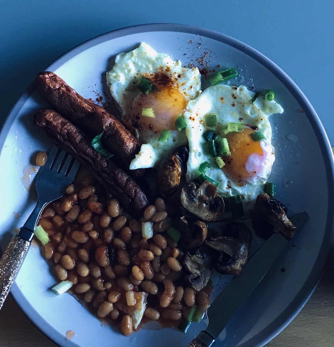 "After I cycle back home, I visualise 3 challenges I might encounter during the day whilst having my shower. I regularly perform this ritual and it really helps me to be mentally prepared for the highs and lows of the day. That, plus a hearty breakfast help to keep me going."