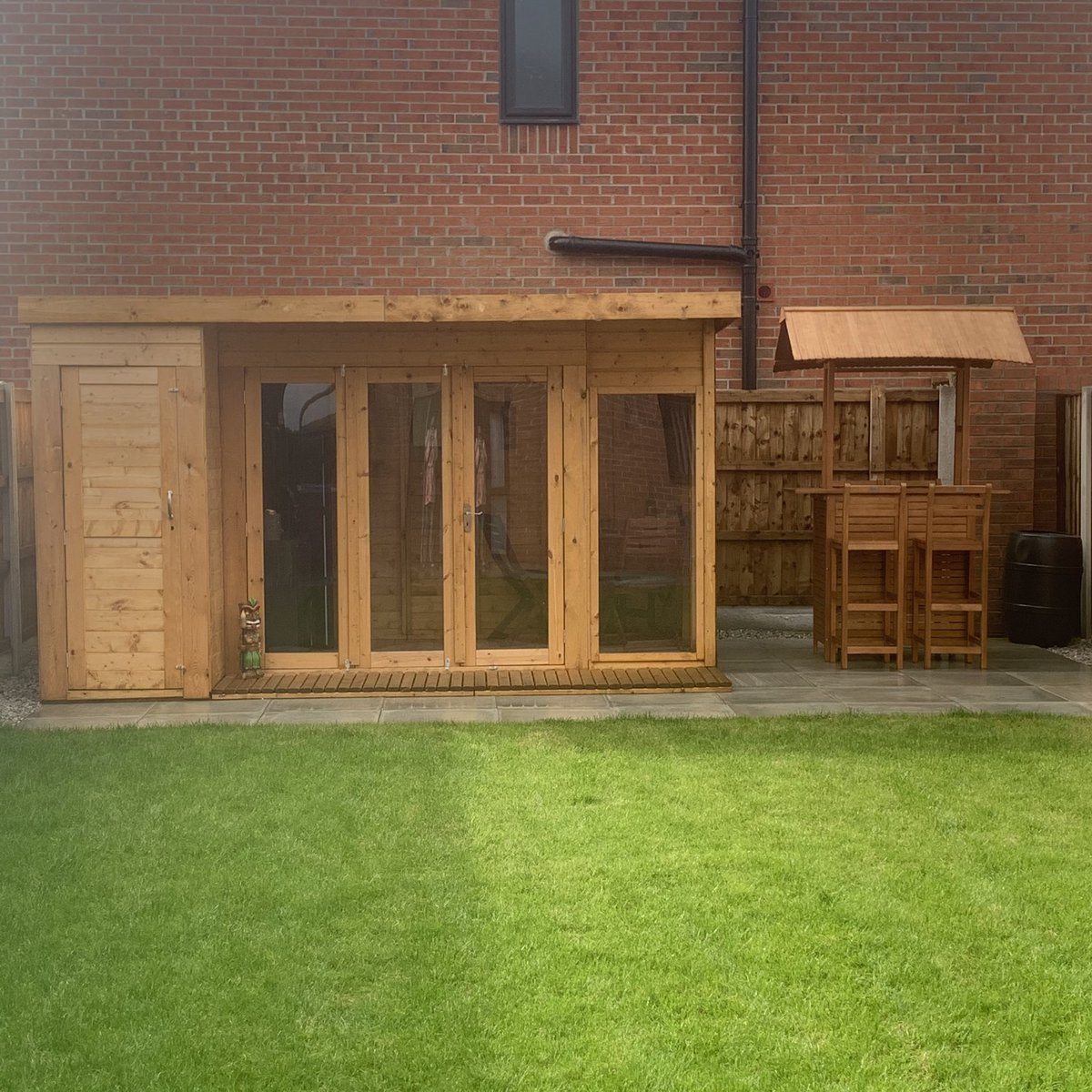 HayleyShannon1's tweet photo. @CaptainMorganEU Awww damnn! This would be awesome to add tikify my new tiki bar and shed!!!🌴🌴🍸🍸 #TweetforTiki https://t.co/VgWuP1gz5z