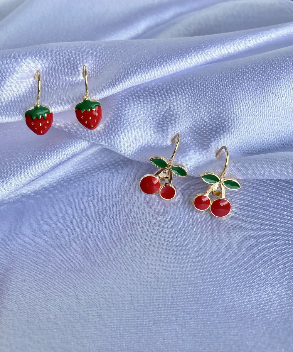Kulağınıza küpe yapacağınız bir çift kiraz 🙃🍒 ve vazgeçilemeyen çilek ikilisi🍓 tüm şirinliğiyle sizlerle !
Sipariş/Fiyat bilgisi için 👇🏻

shopier.com/4289490
#jewelrydesign #uniquejewelry #vintage #accessories #details #beauty #küpe #kirazküpe #çilekküpe #takı