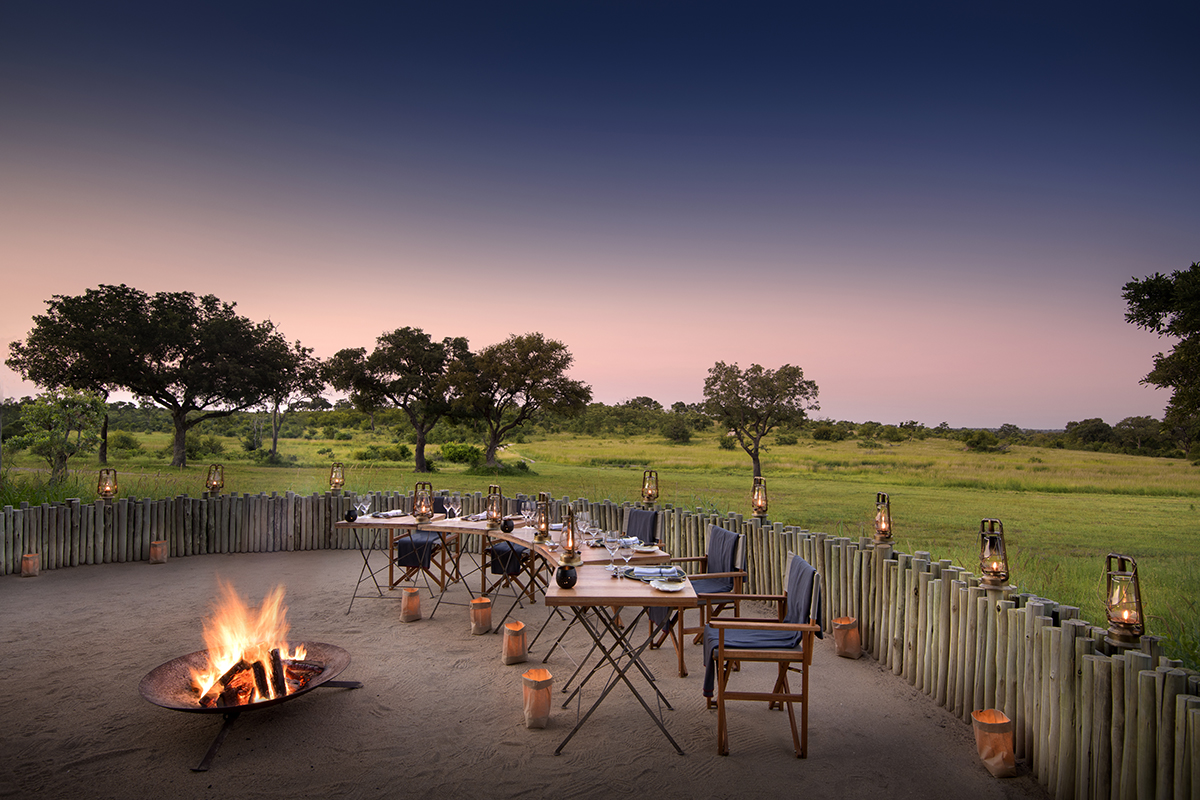 Singita_'s tweet photo. Singita Castleton combines elements of a private safari lodge with the rustic charm of an African farmhouse &amp; includes a full staff complement. This homestead is designed for exclusive-use &amp; offers friends &amp; families a space to relax &amp; engage with nature. https://t.co/qbMwjycw1i https://t.co/ffysVFuZ32
