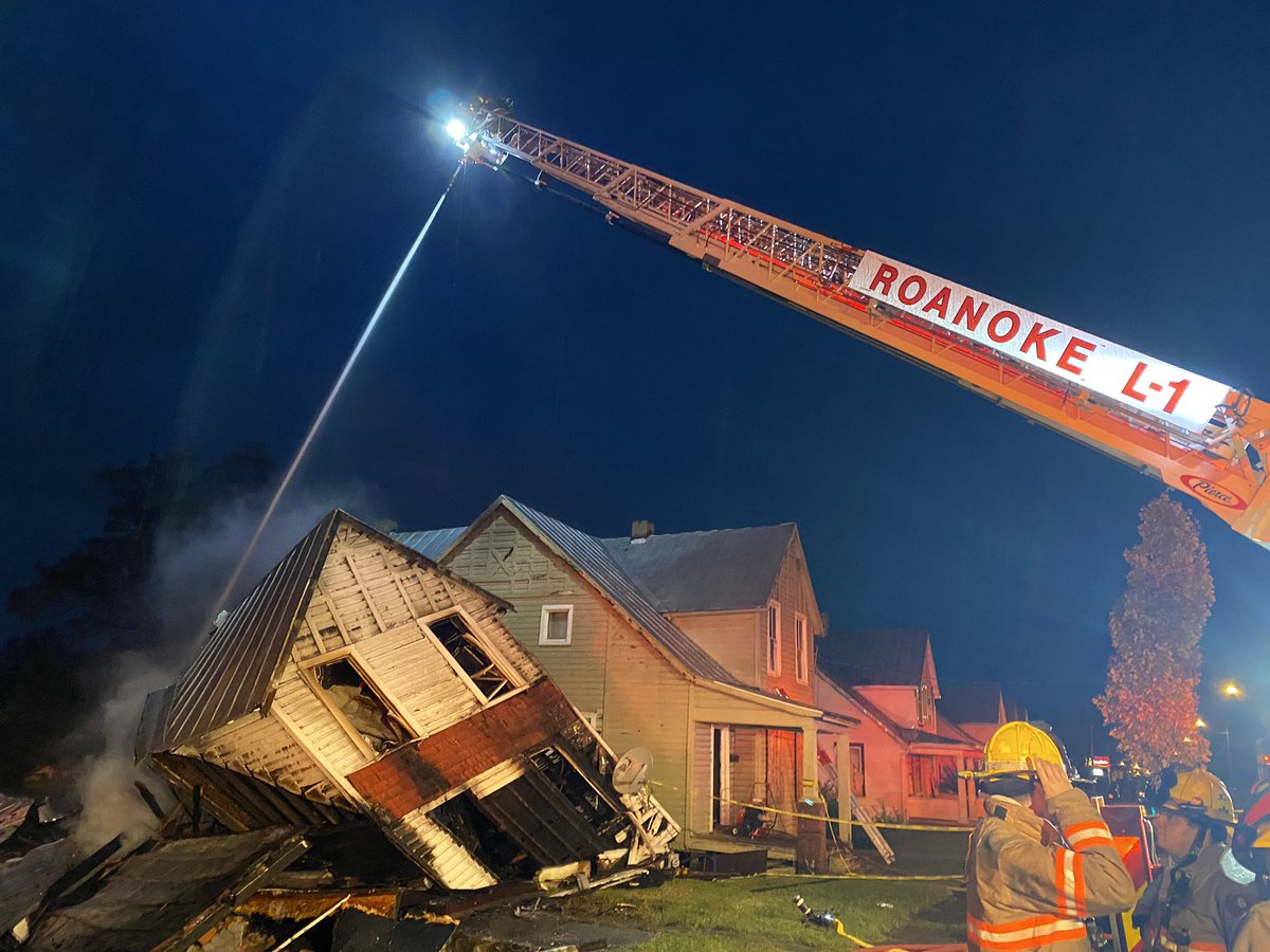 RoanokeFireEMS's tweet image. At 5:45am, Roanoke Fire-EMS was dispatched to a #WorkingFire in the 700 block of Bullitt Ave SE. Details of the #fire attached. ⬇️ #StructureCollapse
