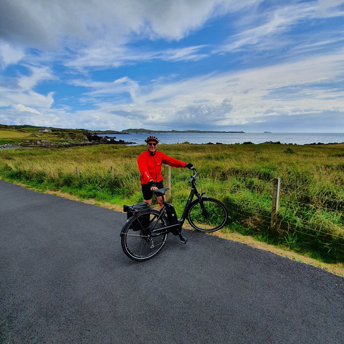 AileenLamb's tweet photo. This is the story of a wee island with a huge ❤ . Thanks @robinmckelvie for highlighting so many of my favourites.  @GlenegedaleH
@LagavulinWhisky
@Kilchomanwhisky @islayewheels @wildaboutargyll
@VisitScotland
https://t.co/S3otLm88Kf https://t.co/4Pw0WWBxxv