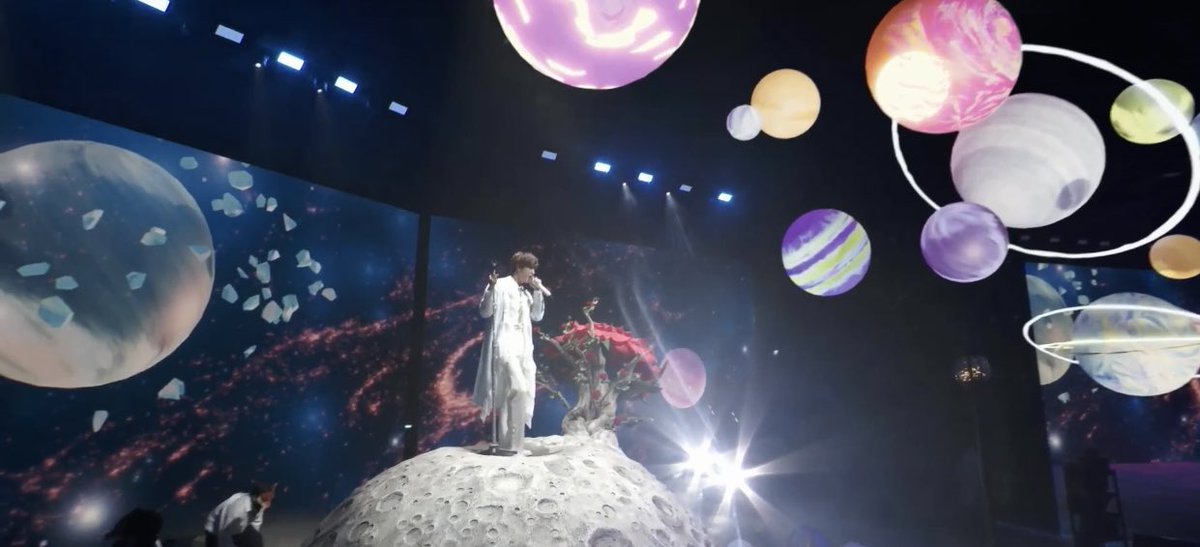 jinspring_'s tweet image. beautiful moon stage