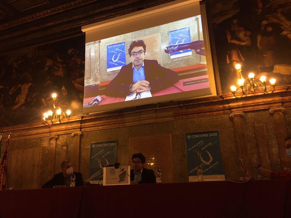 Basilicata_Tur's tweet photo. @antonicoletti alla #VeniceDesignWeek per Fucina Madre:"La creatività distingue il semplice“cambiamento” dall’”innovazione”.Dobbiamo “innovare”, nell’artigianato,nel turismo,nell’impresa,per non subire il cambiamento ma essere protagonisti del nostro futuro"#VDW2020 https://t.co/t595ucs5dq