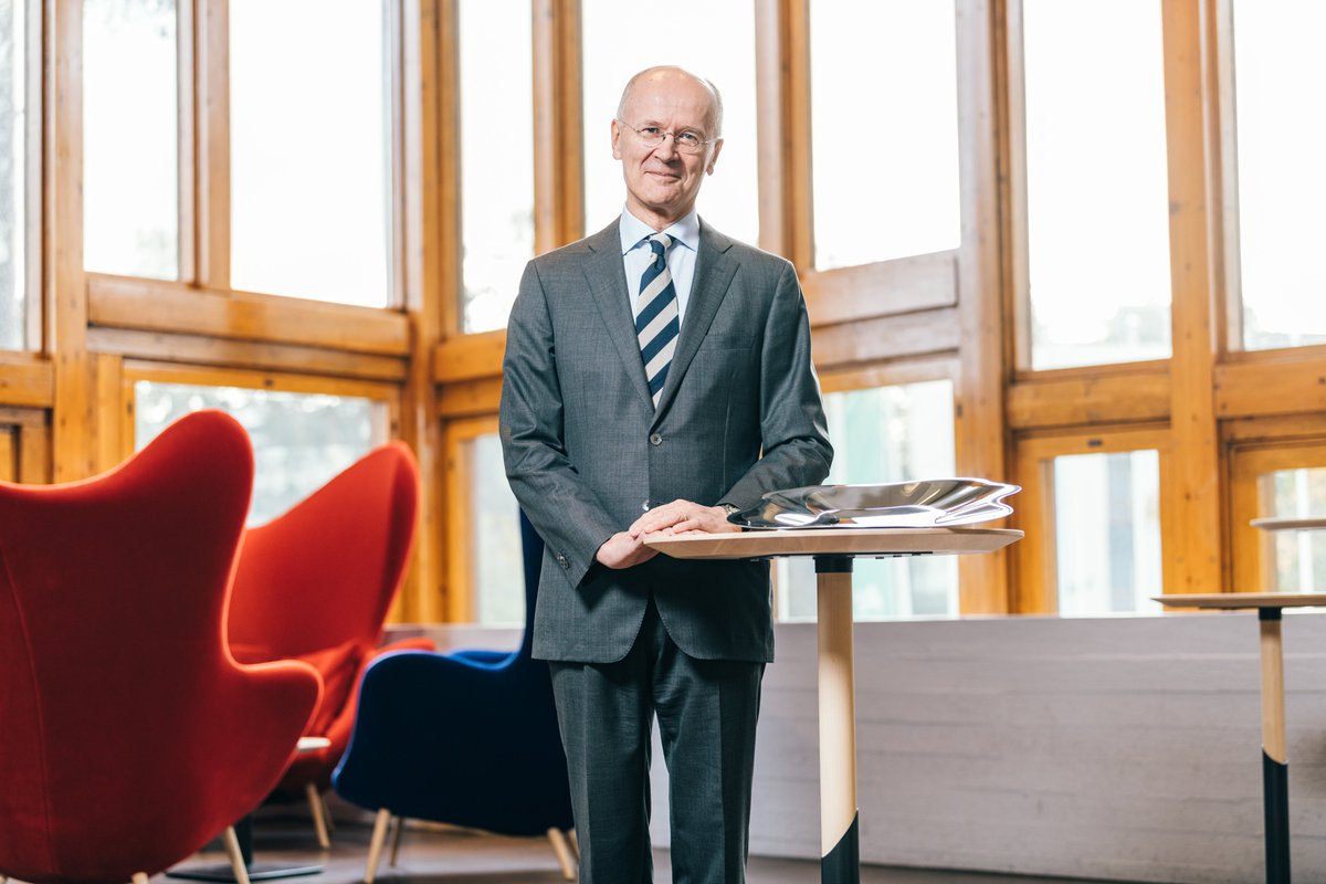 AaltoBIZ's tweet image. Huhtamäen ja Sanoman hallitusten puheenjohtaja Pekka Ala-Pietilä on Kauppakorkeakoulun vuoden alumni. Lämpimät onnittelut! 💚
Vuoden alumni julkistettiin Aalto10–Alumni Studio &amp;amp; Tiedeshow -virtuaalitapahtumassa.
#aaltoalumni #aalto10years 
@HuhtamakiGroup @SanomaMediaFin @Sanoma