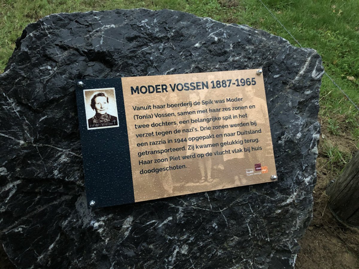 Moder vossen #gedenksteen #modervossen #leudal #spik #vossenvandespik #antonia #tonia #1940-1945