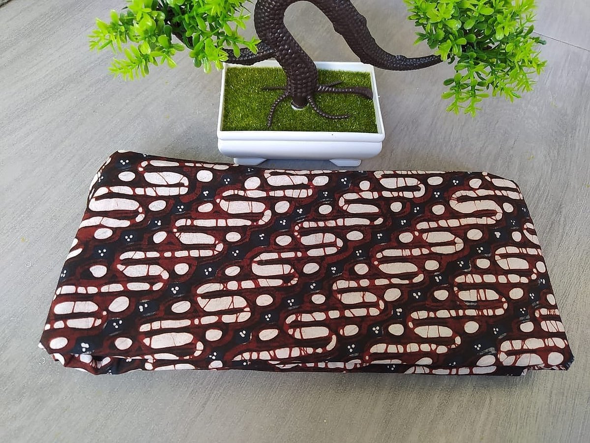 Batik Tulis Ethnic Kontemporer Yuuk Harga Reseller Grosir HP WA 081325767103 ukuran kain 200 cm x 115 cm #batiktulis #bajubatik #batik #kainbatiktulis #batikIndonesia #batikmodern #seragambatik #seragambatikkantor arjunabatiktulis.com