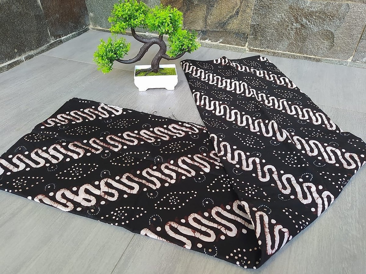 Batik Tulis Ethnic Kontemporer Yuuk Harga Reseller Grosir HP WA 081325767103 ukuran kain 200 cm x 115 cm #batiktulis #bajubatik #batik #kainbatiktulis #batikIndonesia #batikmodern #seragambatik #seragambatikkantor arjunabatiktulis.com